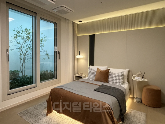 '프레스티어자이'견본주택 내  74㎡ 유니트의 안방 모습